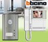 Bild von Bticino Zweifamilienhaus-Videoset mit 1 UP-Türstation aus Edelstahl und 2 Farbmonitore Pivot weiß, Bild 1